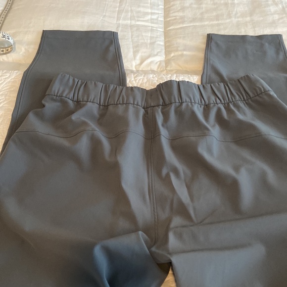 Lululemon On The Fly 7/8 pant - Picture 4 of 9